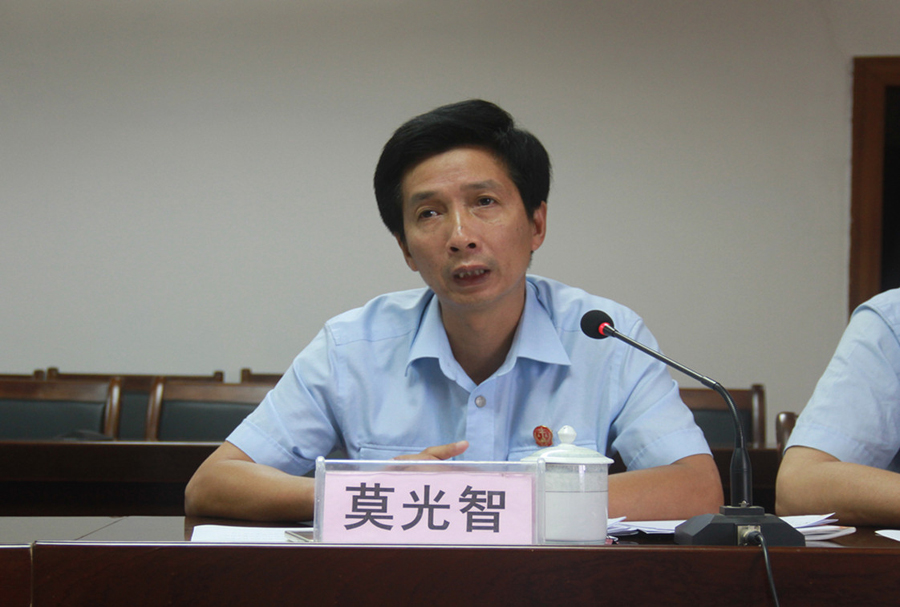 审官办主管领导莫光智同志通报法院审判执行工作情况.jpg