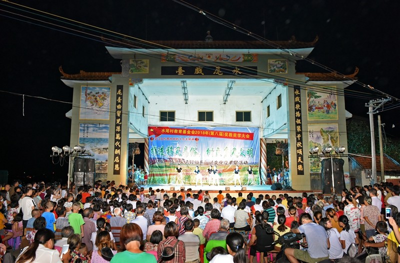 图一：晚会现场.jpg