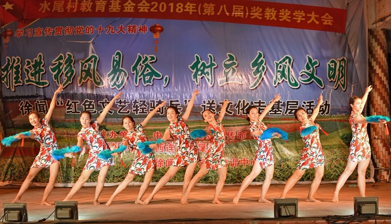 图五：文艺表演.jpg