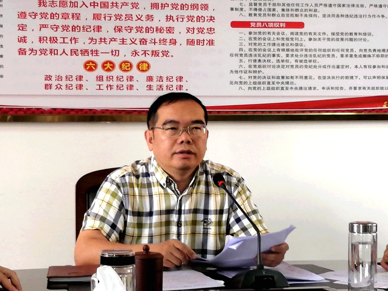 2徐闻县委常委、宣传部长李贤忠.jpg