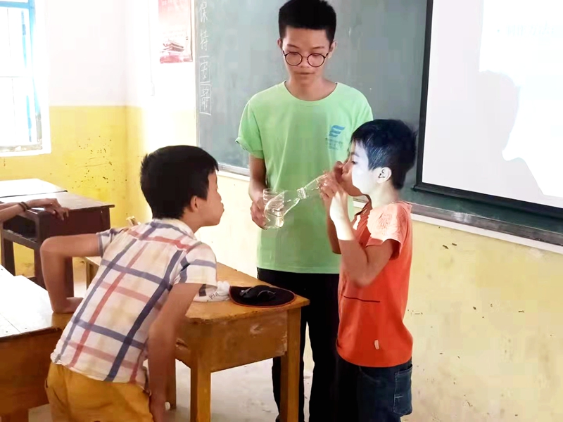 化学实验课.jpg