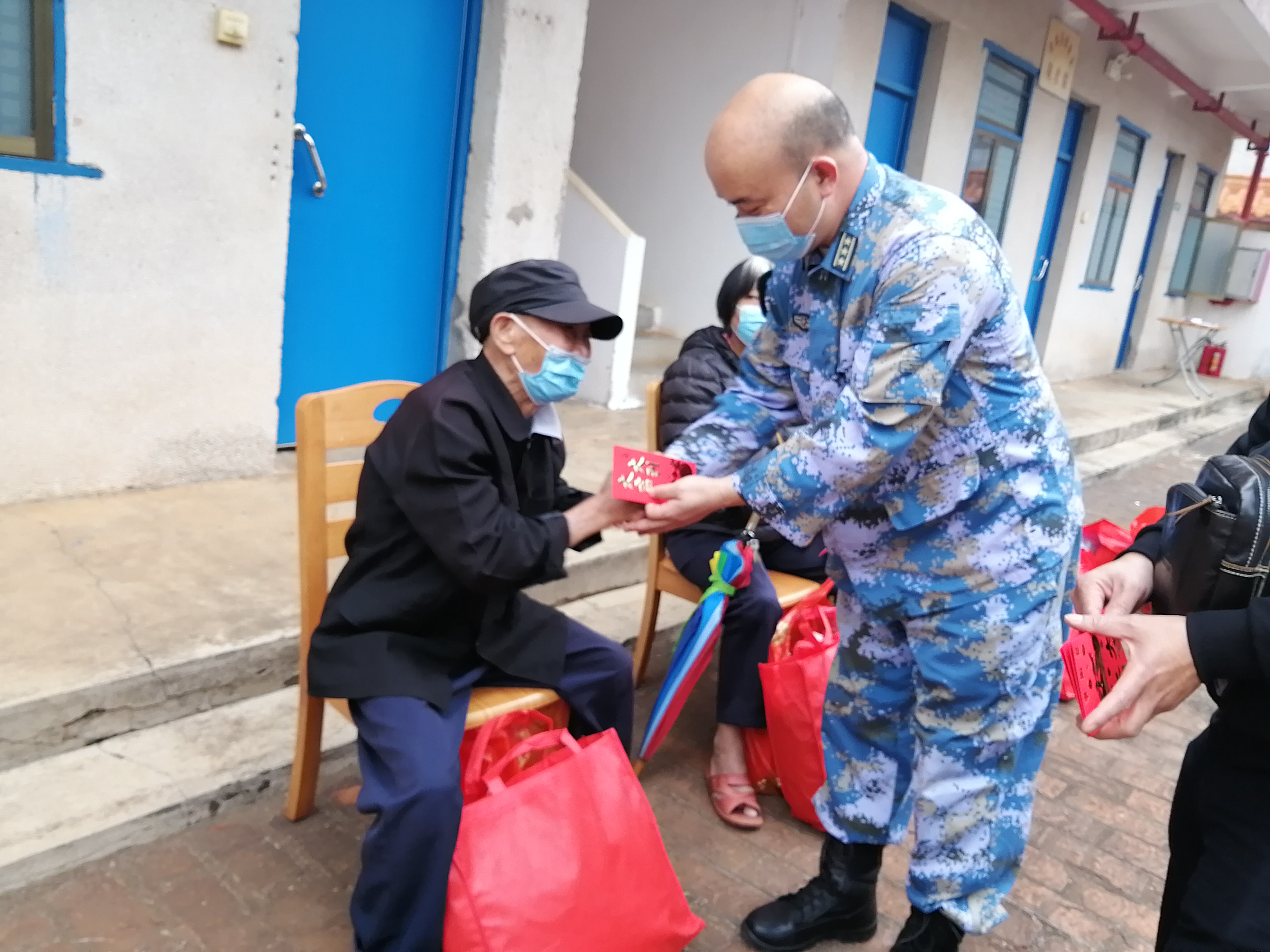 2021.2.8慰问徐城五保.jpg