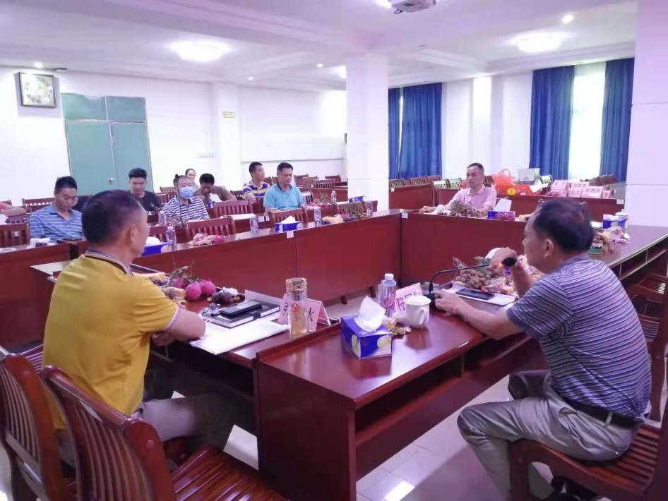 县城综局召开“八一建军节”座谈会。