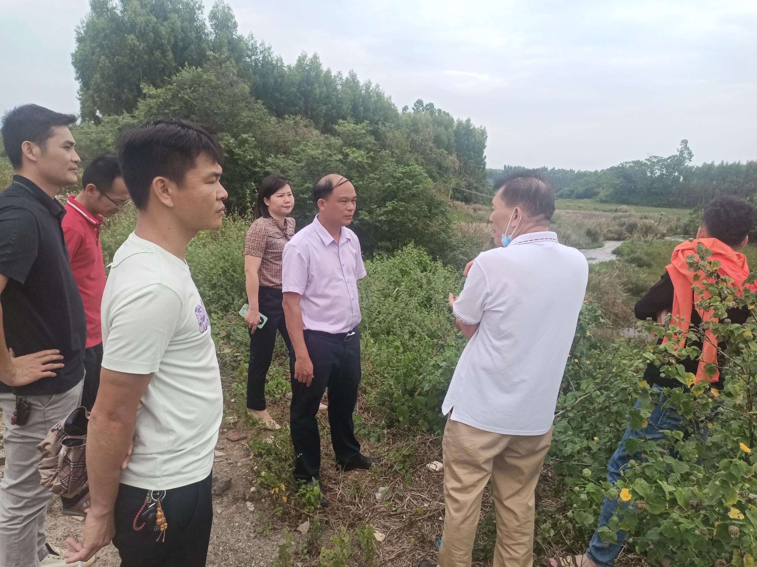 王主席，邹书记到三塘村委会督导撂荒耕地复耕工作.jpg