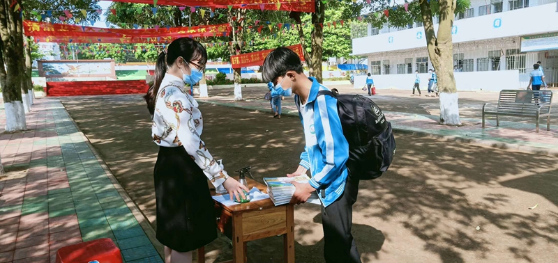 徐闻各中学初三高三毕业班1万余名学生4月27日返校