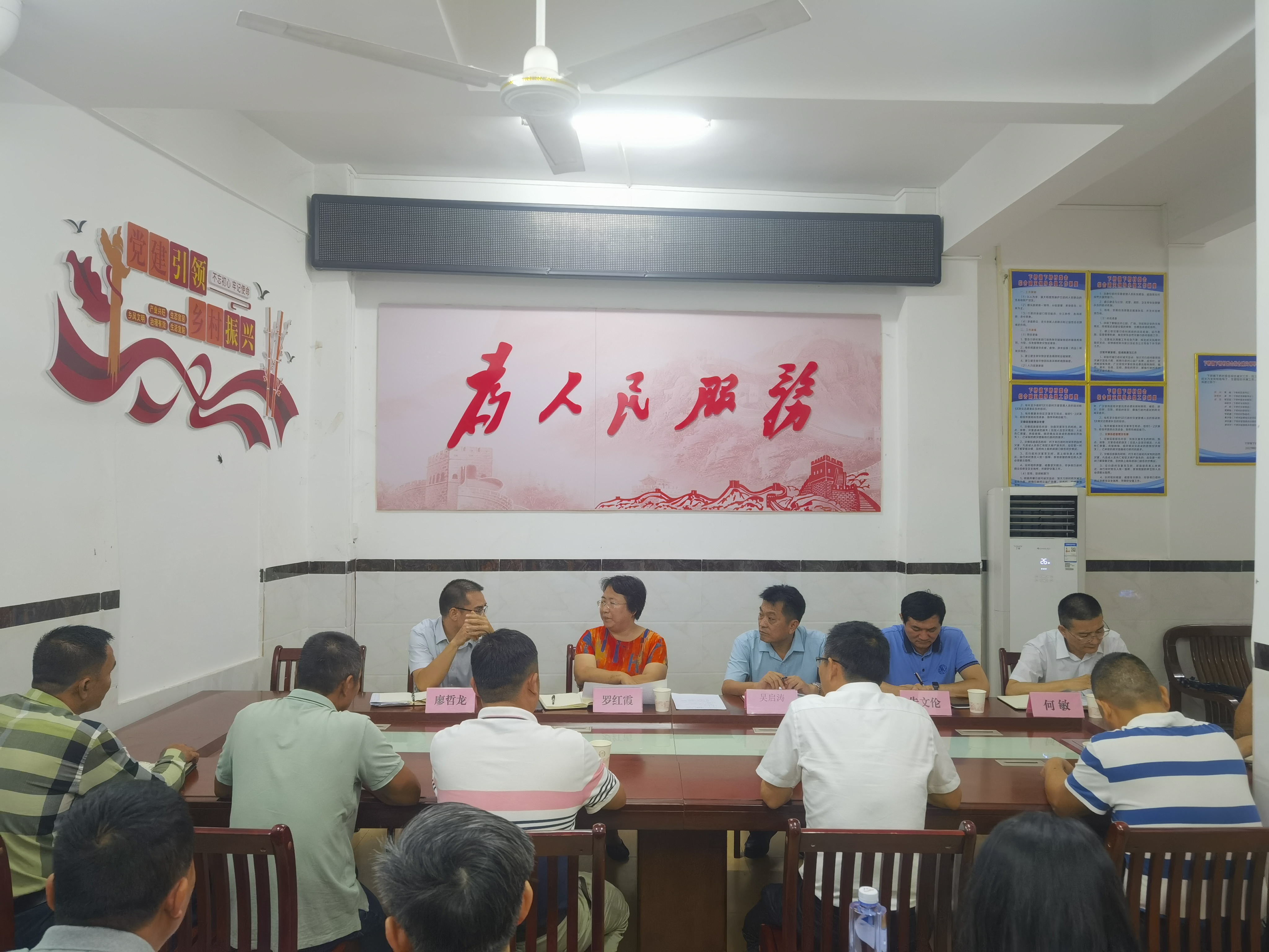 0613罗书记到下桥村委会平安夜访.jpg