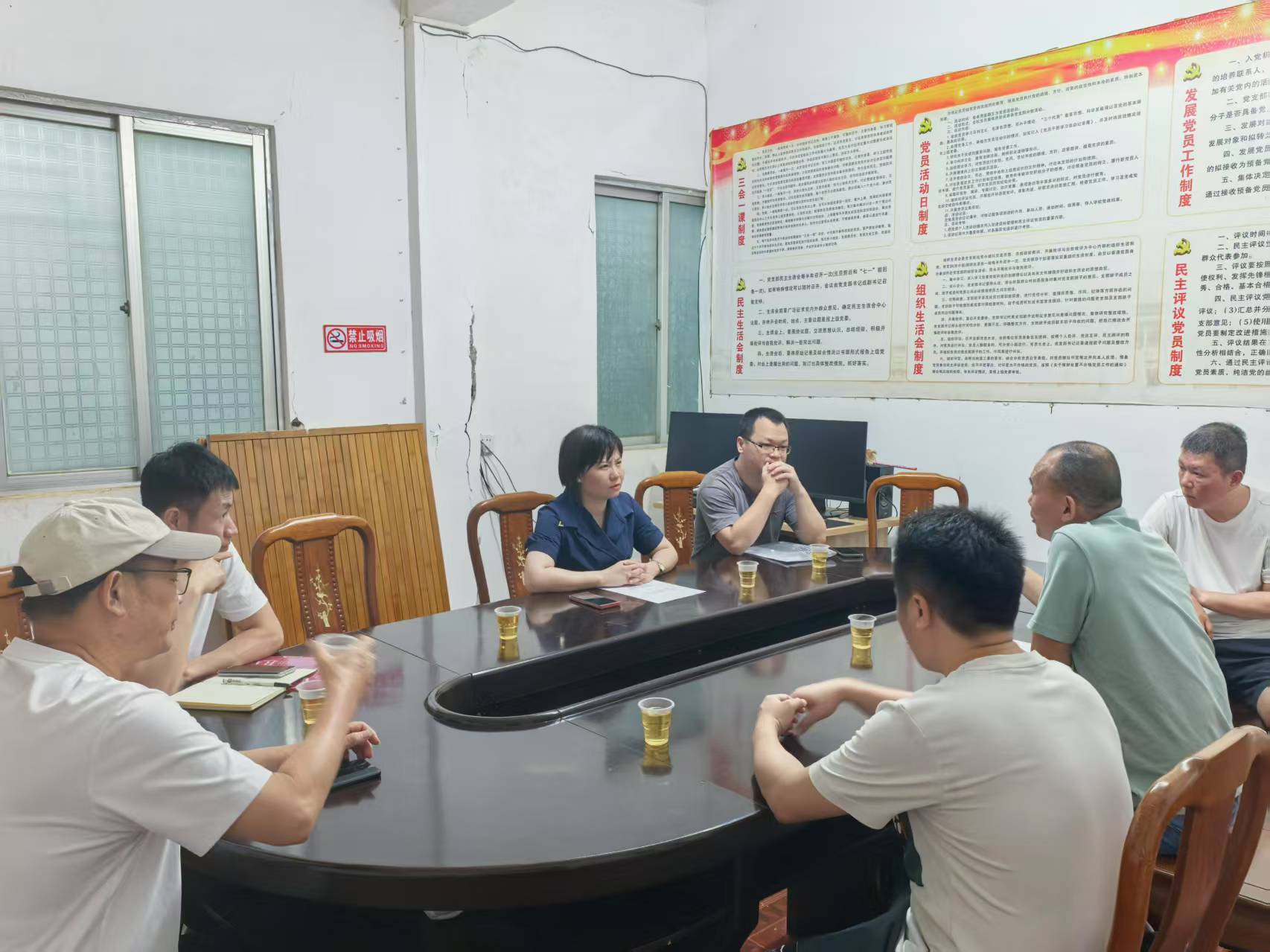徐闻县科工贸和信息化局工作人员到企业和开展安全生产检查工作暨诚信经营宣传工作2.jpg