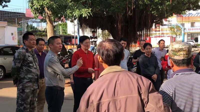 县领导欧阳光仅,曾文盟率团到海安镇慰问